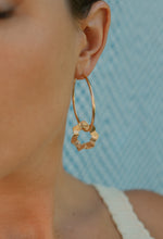 Charger l'image dans la galerie, Boucles d'oreilles GRANDES CRÉOLES CREAMY