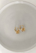 Charger l'image dans la galerie, Boucles CRÉOLES FLORETTE