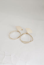 Charger l&#39;image dans la galerie, Boucles d&#39;oreilles LO
